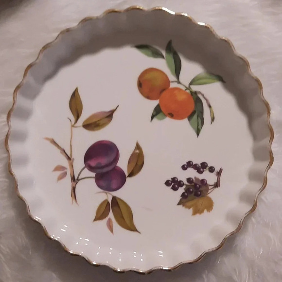 Royal Worcester Eversham White Gold Fruit Quiche Plate Dish 8 3/4 Inch Porcelain - Picture 2 of 8